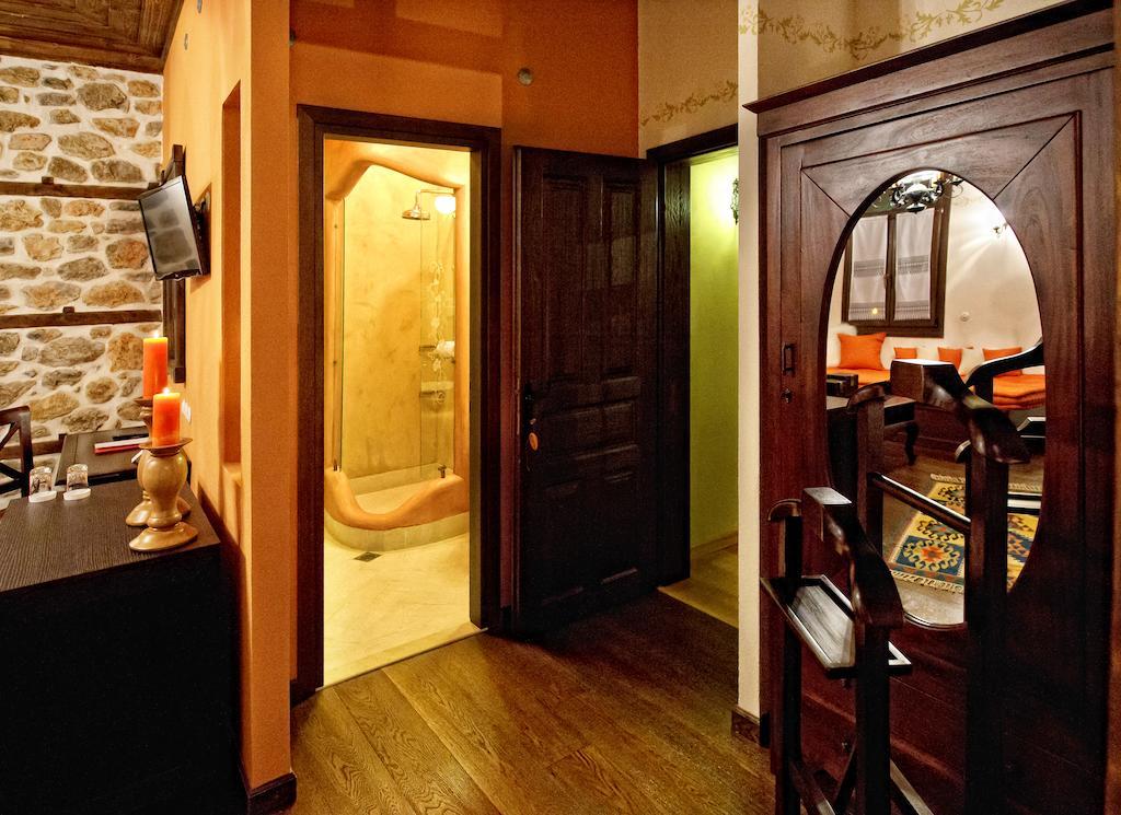 Orologopoulos Mansion Luxury Hotel 카스토리아 객실 사진